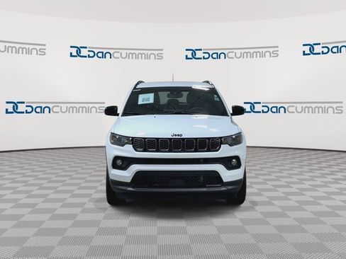 Used 2026 Jeep Compass Latitude AWD/4WD image 3