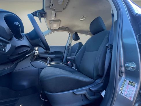 Used 2024 Nissan Kicks S image 11