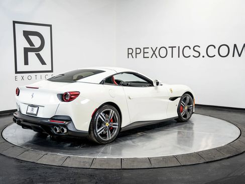Used 2019 Ferrari Portofino image 10