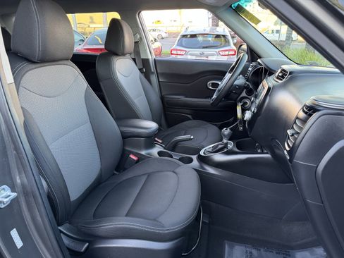 Used 2019 Kia Soul + image 32