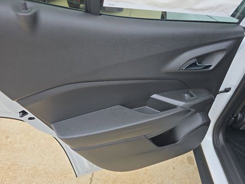 New 2026 Chevrolet Trax LT w/ LT Convenience Package FWD image 11