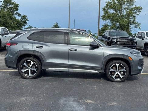 Used 2025 Volkswagen Tiguan SE AWD/4WD image 1