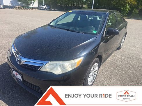 Used 2014 Toyota Camry LE image 1