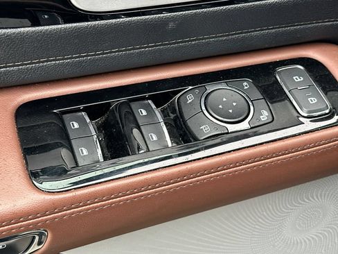 Used 2025 Lincoln Aviator Reserve w/ Equipment Group 201A AWD/4WD image 11