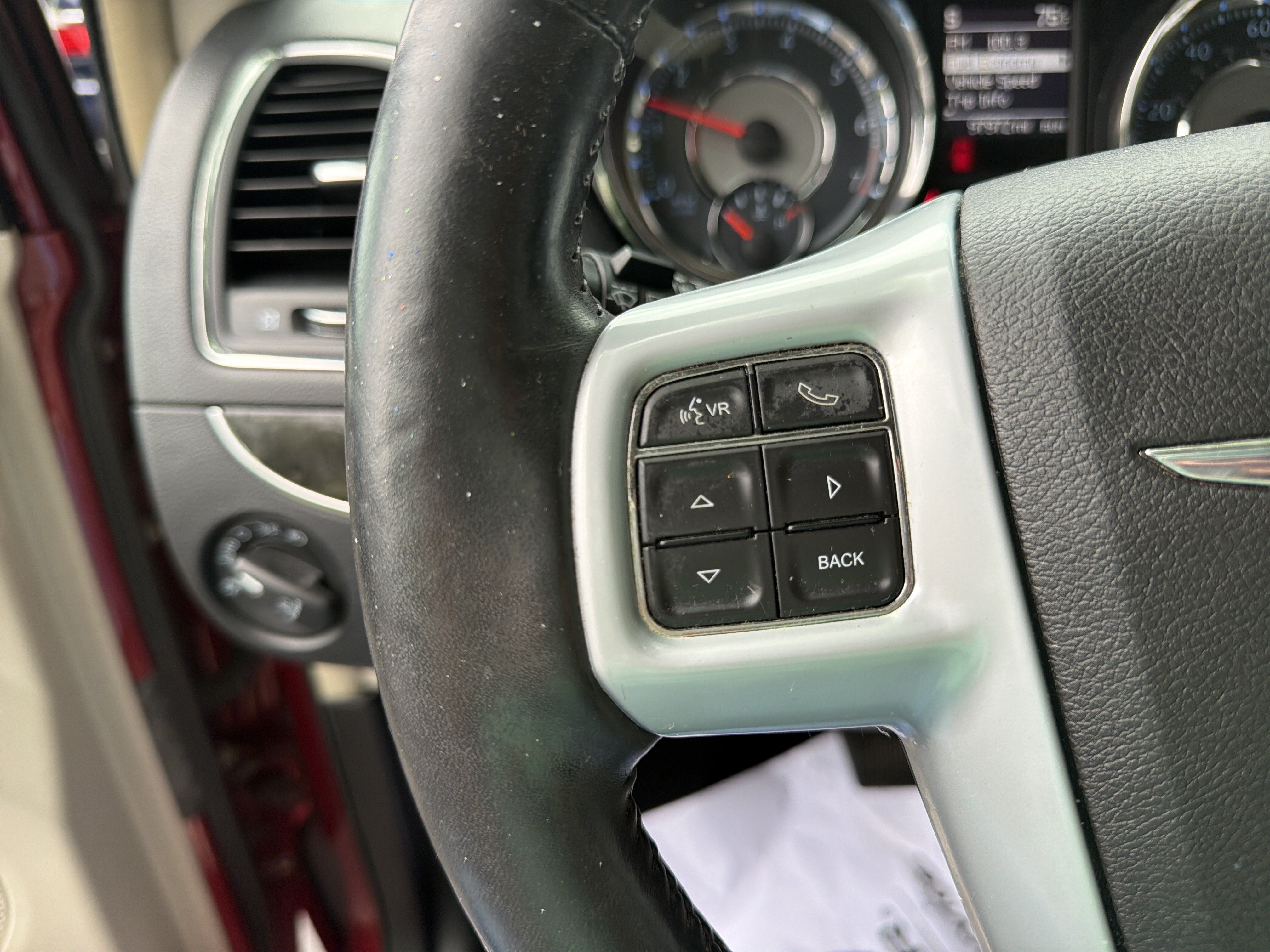 Used 2014 Chrysler Town & Country Touring-L w/ Driver Convenience Group FWD image 23