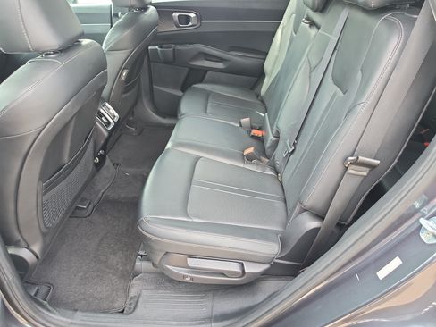 Certified 2022 Kia Sorento S w/ Panoramic Sunroof Package FWD image 16