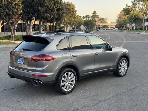 Used 2017 Porsche Cayenne S AWD/4WD image 5