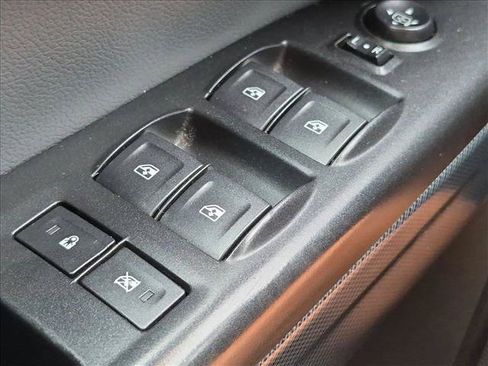 Used 2017 Chevrolet Colorado Z71 AWD/4WD image 12
