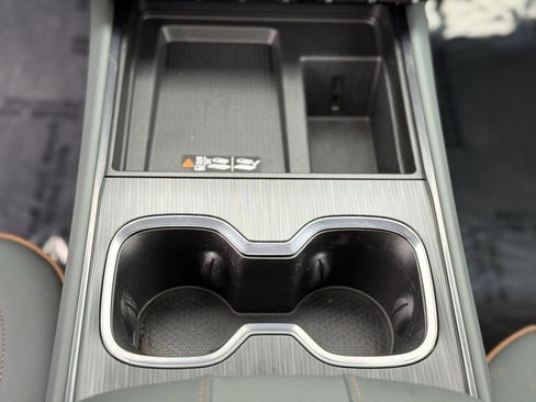 Used 2025 GMC Acadia AT4 w/ Luxury Package image 18