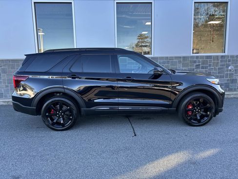 Used 2023 Ford Explorer ST w/ Equipment Group 401A image 2