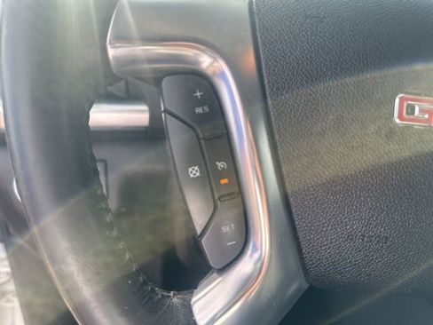 Used 2016 GMC Acadia SLE image 20