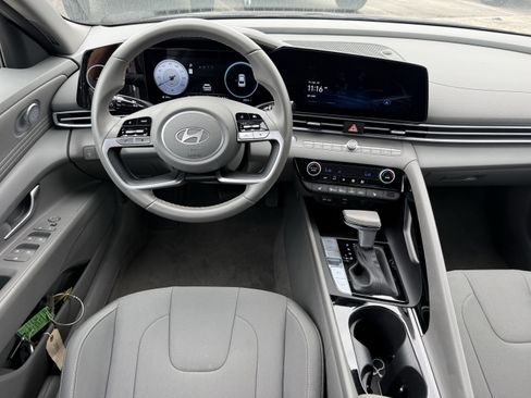 Used 2025 Hyundai Elantra SEL FWD image 15