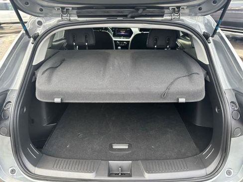 Used 2024 Chevrolet Trax LT w/ Sunroof Package image 9