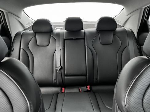 New 2025 Hyundai Elantra Limited image 16