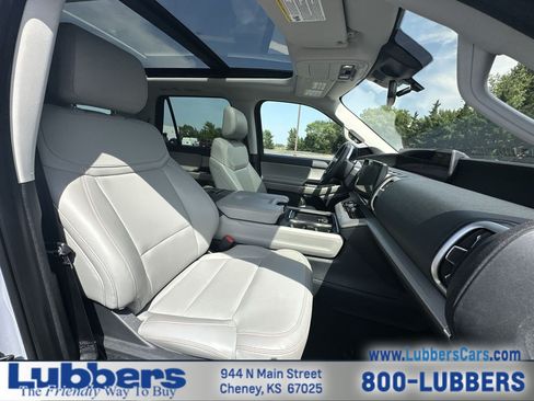 Used 2025 Ford Expedition Active AWD/4WD image 25