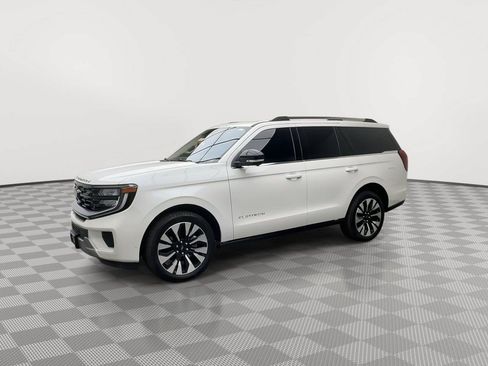 Certified 2025 Ford Expedition Platinum w/ Driver's Package AWD/4WD image 43