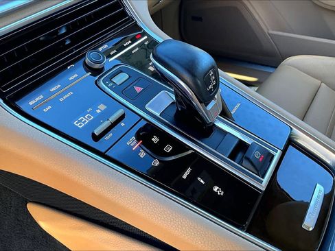 Used 2018 Porsche Panamera image 15