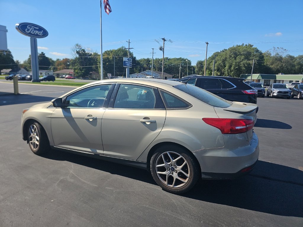 Used 2015 Ford Focus SE w/ Equipment Group 201A FWD image 9