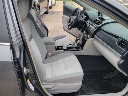 Used 2013 Toyota Camry LE FWD image 19