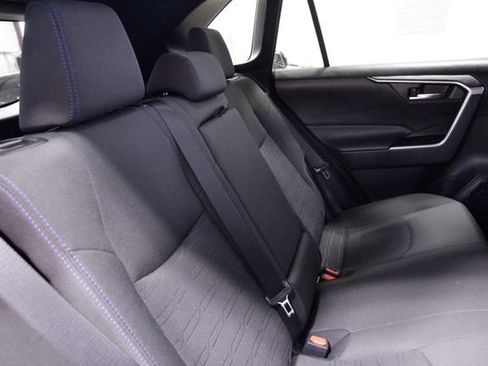 Used 2022 Toyota RAV4 SE w/ Convenience Package image 18