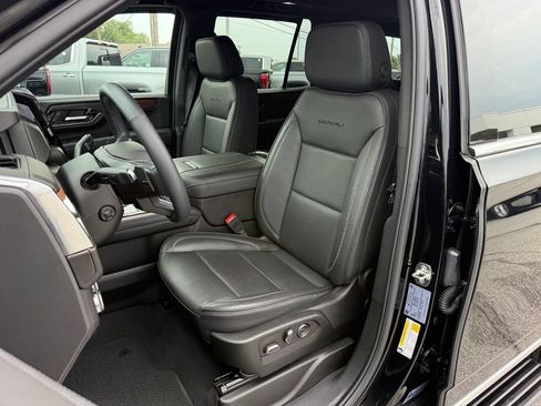 Used 2025 GMC Yukon Denali w/ Sun & Power Step Package AWD/4WD image 15