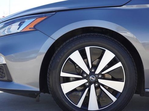 Used 2022 Nissan Altima 2.5 SV FWD image 5