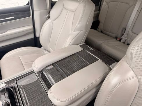 Used 2022 Jeep Wagoneer Series II AWD/4WD image 30