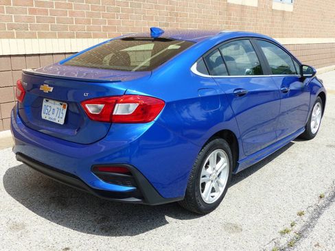 Used 2017 Chevrolet Cruze LT w/ Convenience Package FWD image 9