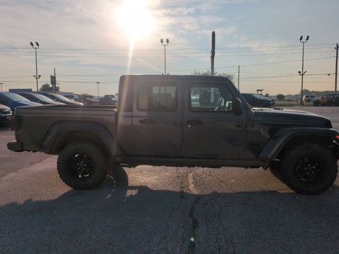 Used 2024 Jeep Gladiator Sport AWD/4WD image 4
