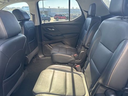Used 2018 Chevrolet Traverse LT image 12