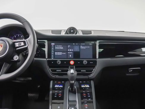 Certified 2026 Porsche Macan AWD/4WD image 21
