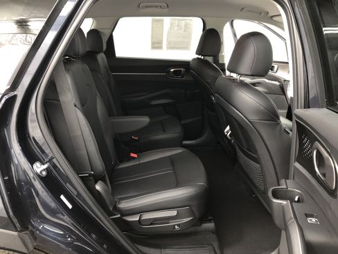 Certified 2023 Kia Sorento EX image 9