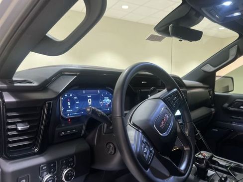 Used 2024 GMC Sierra 1500 AT4 w/ Technology Package AWD/4WD image 9