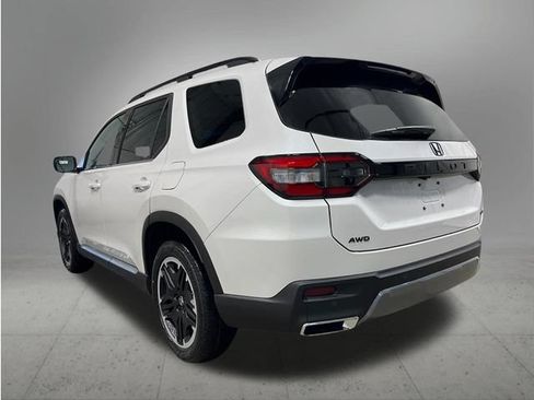 New 2026 Honda Pilot Touring image 3