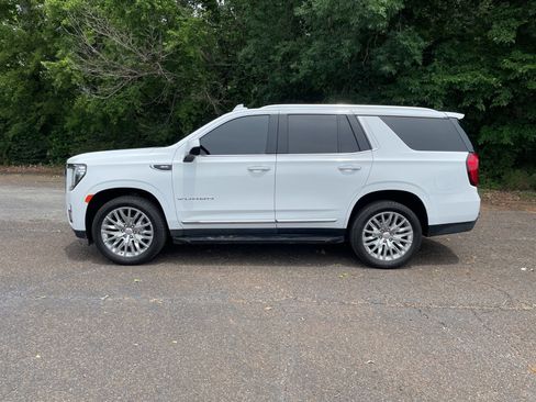 Used 2023 GMC Yukon SLT RWD image 2