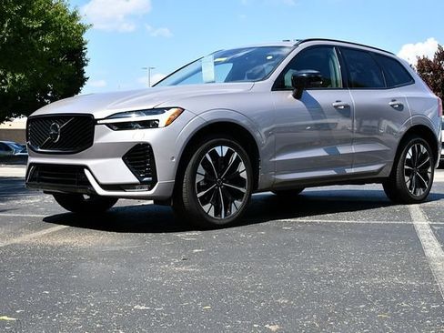 Used 2026 Volvo XC60 B5 Plus AWD/4WD image 3