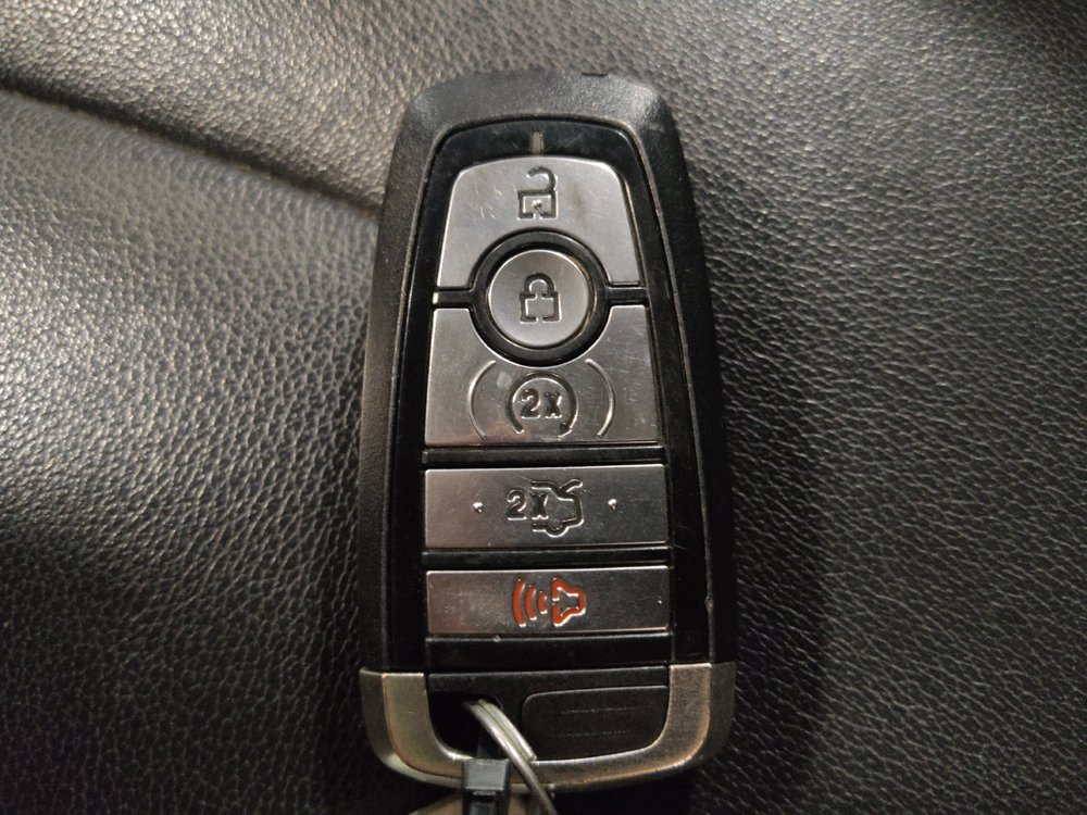 Used 2019 Ford Edge Titanium FWD image 32