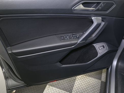 Used 2020 Volkswagen Tiguan SEL AWD/4WD image 40