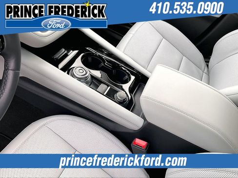 Used 2025 Ford Explorer Platinum w/ Ultimate Package image 16