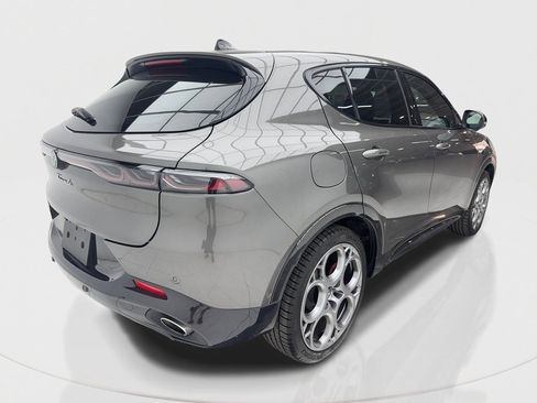 New 2024 Alfa Romeo Tonale Veloce image 9