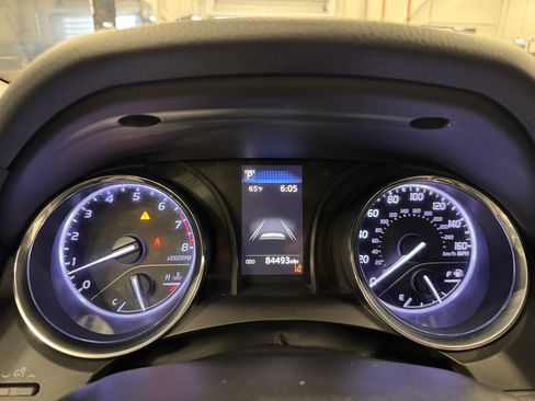 Used 2019 Toyota Camry LE image 12