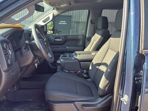 Used 2021 Chevrolet Silverado 1500 Custom w/ Custom Max Trailering Package AWD/4WD image 9