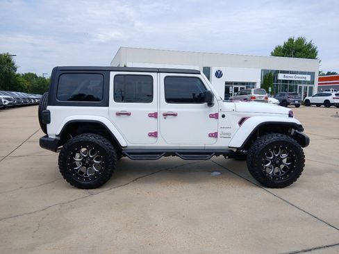 Used 2020 Jeep Wrangler Unlimited Sahara AWD/4WD image 8