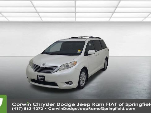 Used 2016 Toyota Sienna L image 6