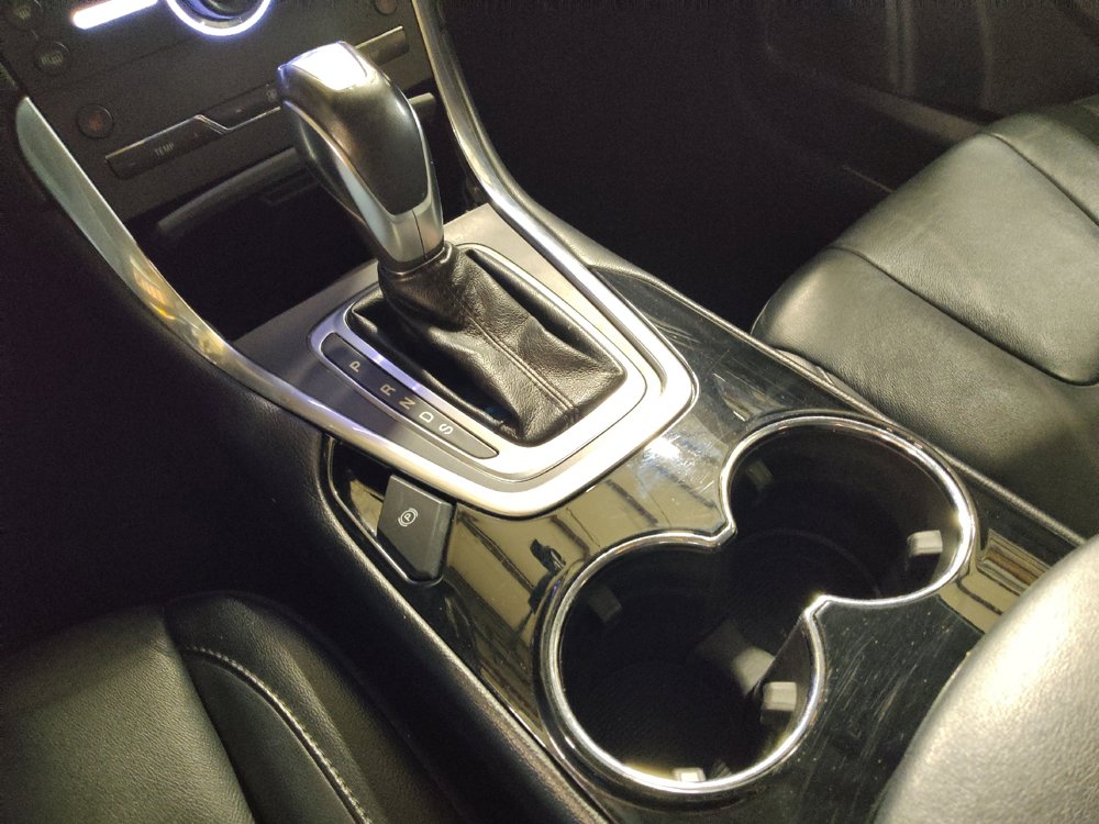 Used 2015 Ford Edge Titanium FWD image 26