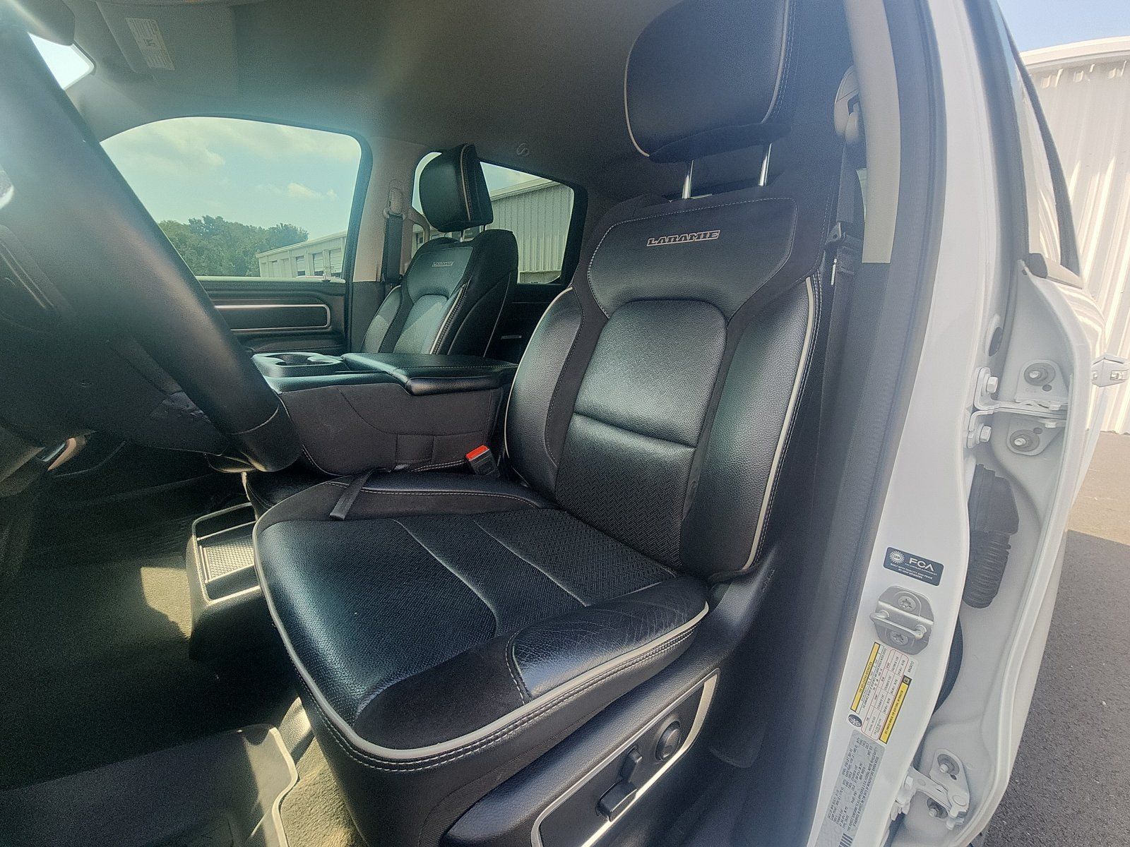 Used 2022 RAM 1500 Laramie AWD/4WD image 21