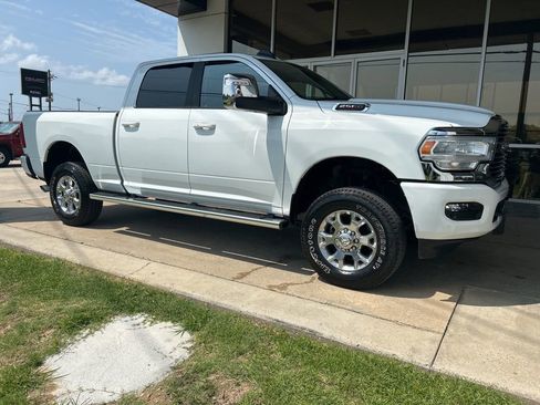 Used 2024 RAM 2500 Laramie AWD/4WD image 2