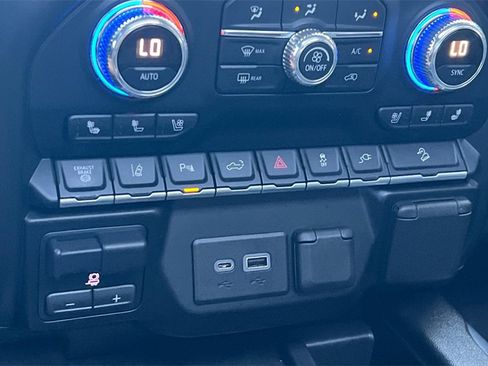 Used 2020 GMC Sierra 3500 Denali w/ Denali Ultimate Package image 19