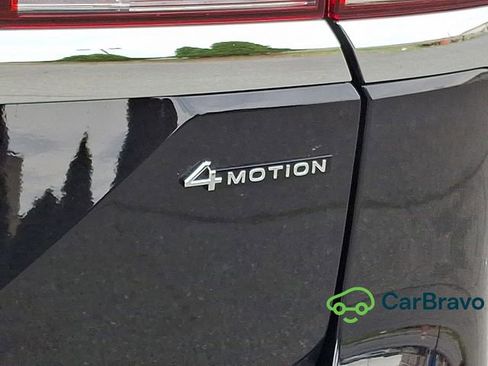 Used 2025 Volkswagen Atlas SE AWD/4WD image 32