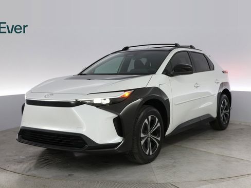 Used 2025 Toyota bZ4X FWD image 2